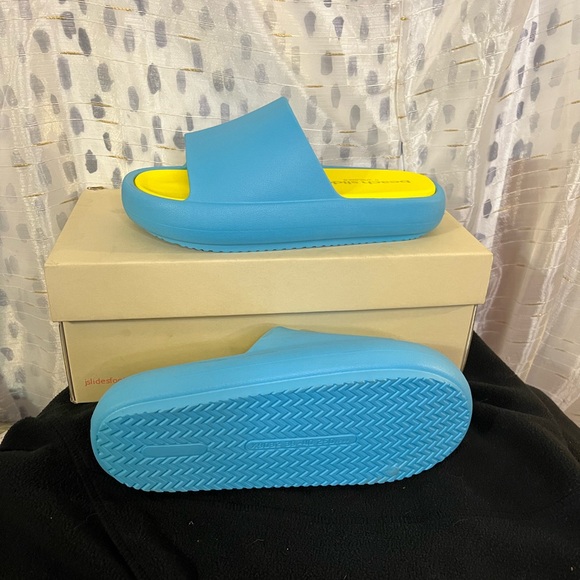 🆕 J/Slides  sizes 6- 9.      Not a Bundle - Picture 2 of 13